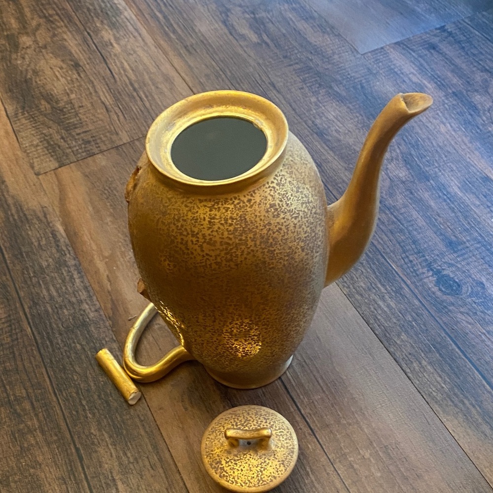 Luxurious Gold Coffee & Tea Set - Picture 6 of 11